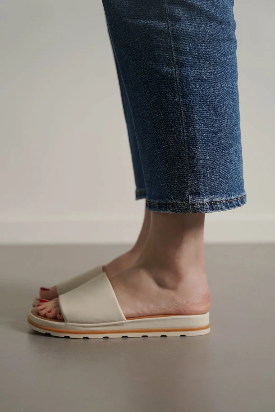 COMFY PLATFORM SLIDES